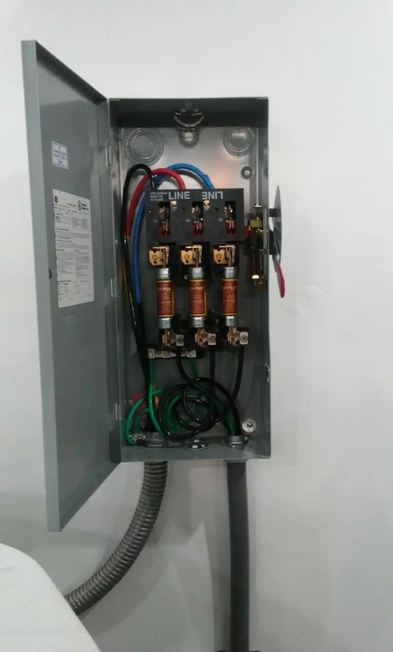 Three-phase disconnect switch installed for Electrical Wiring & Rewiring in Sikeston